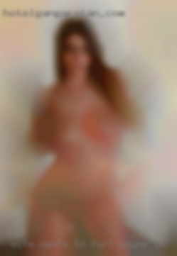 Wife wants to do erotic massages Fort Wayne, IN.
